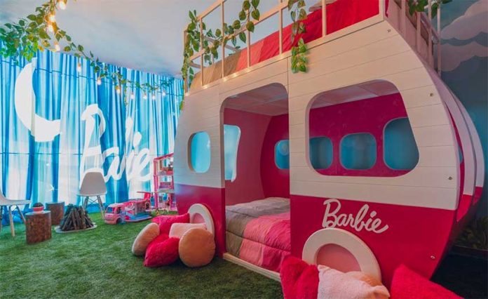 A hotel room for Barbie fans.