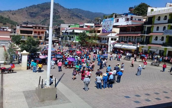 Juquila residents gather to protest inaction over highway blockade.