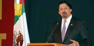 Union boss and Senator Gómez.