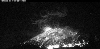 The volcano El Popo at 7:49pm yesterday.