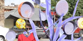 Pots-and-pans sculpture celebrates Women's Day in Torreón.