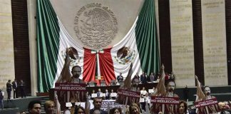 Opposition deputies protest amendment