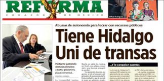 Friday's issue of Reforma. In the photo, Grupo Reforma principals at the tax administration's office in Monterrey.