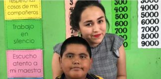 Primary school teacher Gutiérrez and her student.