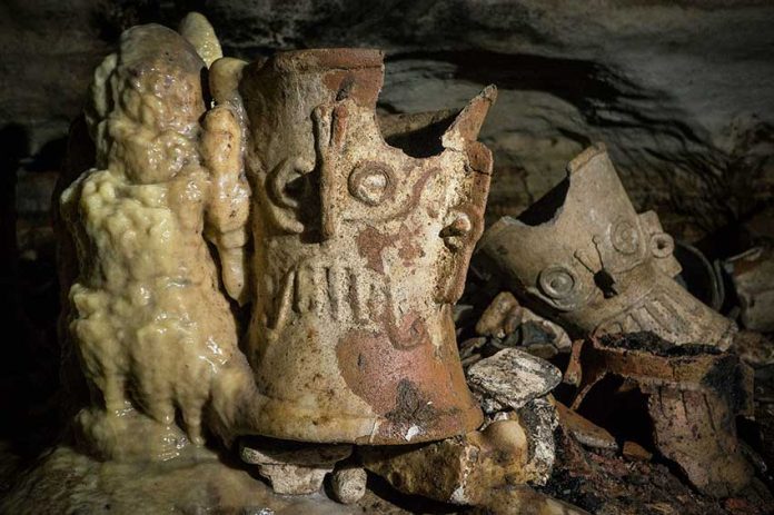 Artifacts found inside the Balakmú cave