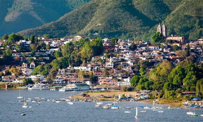 The beautifully preserved colonial town of Valle de Bravo.