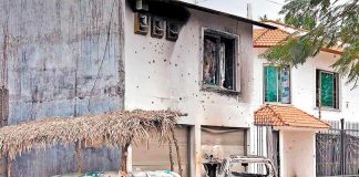 Gunmen opened fire on this police station in Jáltipan, but no one was inside at the time.