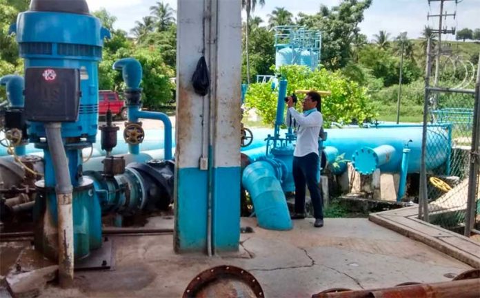 Pumping stations in Acapulco have been idled by a power cut.