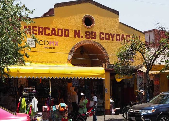The entrance to the best seafood and barbacoa in Coyoacán – Mercado Coyoacán.