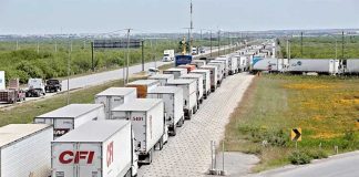 Trucks wait to cross the border in Ciudad Juárez.