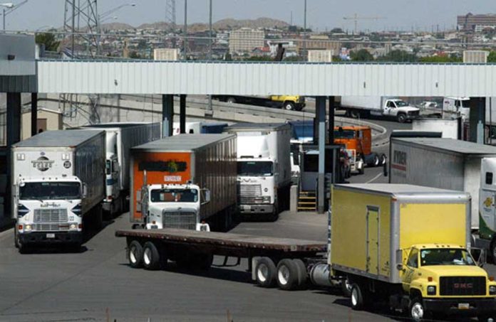Trucks carry Mexican exports into the US at a Juárez-El Paso border crossing.