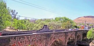 The historic bridge in Querétaro.