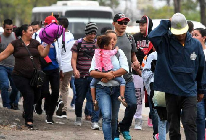 Migrants leave San Pedro Sula last night.