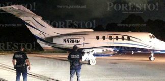 The aircraft that was abandoned along with its cargo at the Chetumal airport.
