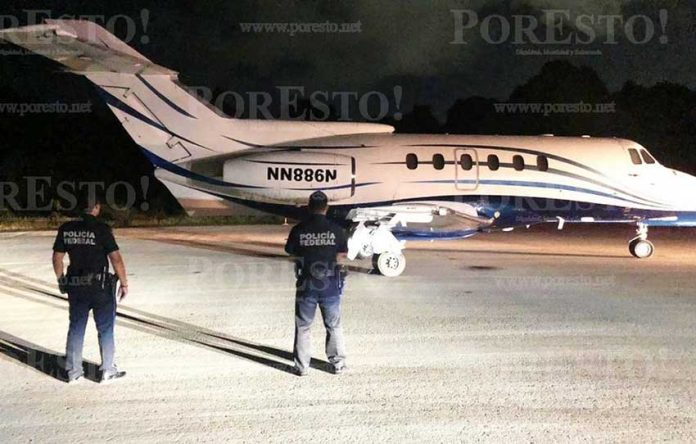 The aircraft that was abandoned along with its cargo at the Chetumal airport.