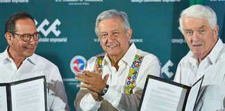 Business leaders Salazar, left, and Donohue, right, flank López Obrador.
