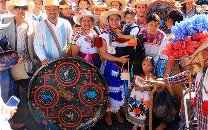 The artisans' competition at the fair now on in Uruapan, Michoacán.