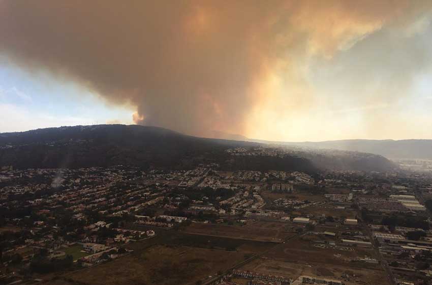 The fire triggered an environmental alert in four municipalities.