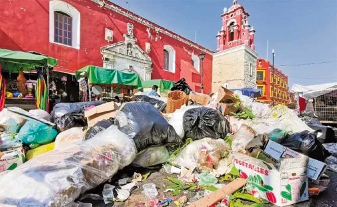 Piles of garbage were growing in Oaxaca this week.