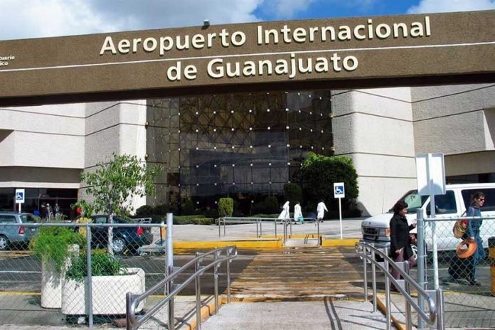 Thieves entered the airport in a fake Aeroméxico vehicle.
