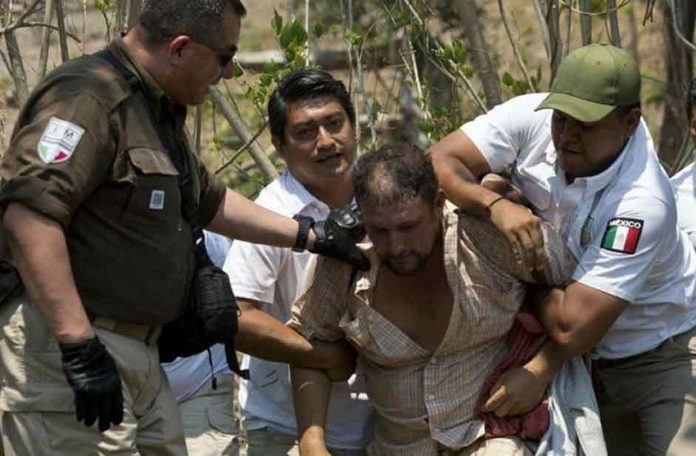 Immigration agents detain a migrant in Chiapas.