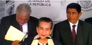 Senator Sánchez condemns the media during a press conference.