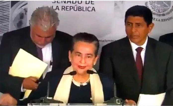 Senator Sánchez condemns the media during a press conference.