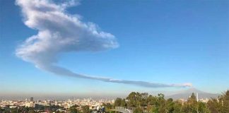 El Popo sends a vapor plume drifting across the skyline.