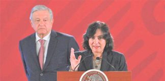 Sandoval presents government's new salaries portal.