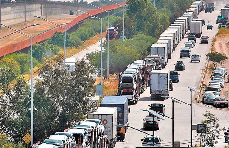 15,000 trucks stranded in Ciudad Juárez as border chaos enters week No. 4 15,000 trucks stranded in Ciudad Juárez as border chaos enters week No. 4