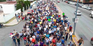 Thousands march in Monclova, Coahuila, in support steelmaker Altos Hornos.