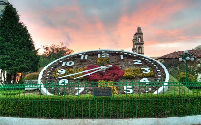 Zacatlán's flower clock.