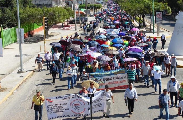 A march by CNTE teachers in Chiapas.