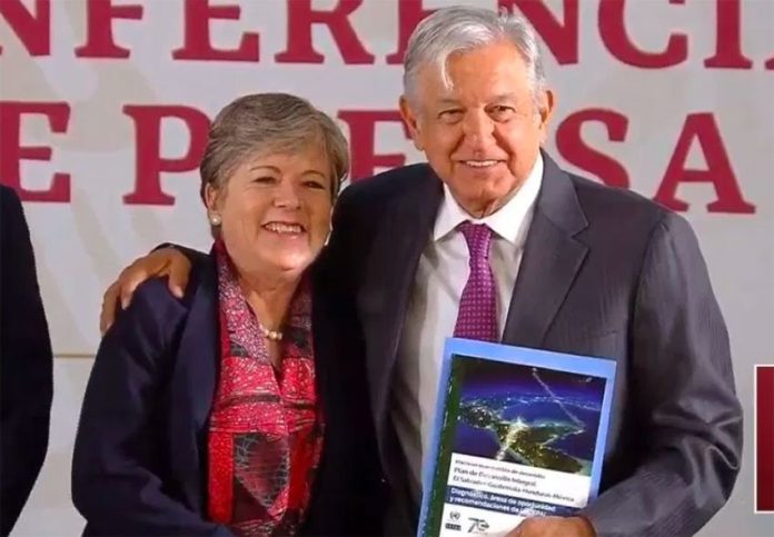 Bárcena and López Obrador announce new development plan.