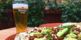 A tlayuda at Pasillo de Humo.