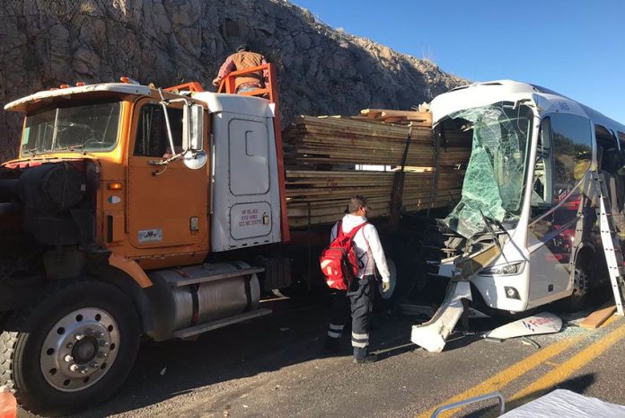 This morning's accident on the Mazatlán-Durango highway.