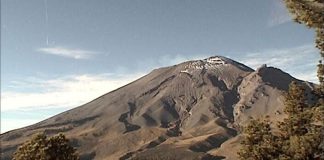 All is quiet Tuesday morning at El Popo.