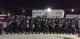 A show of force in Playa del Carmen by state police, who arrived last night in a convoy of 30 patrol vehicles.