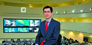 Command center chief García.