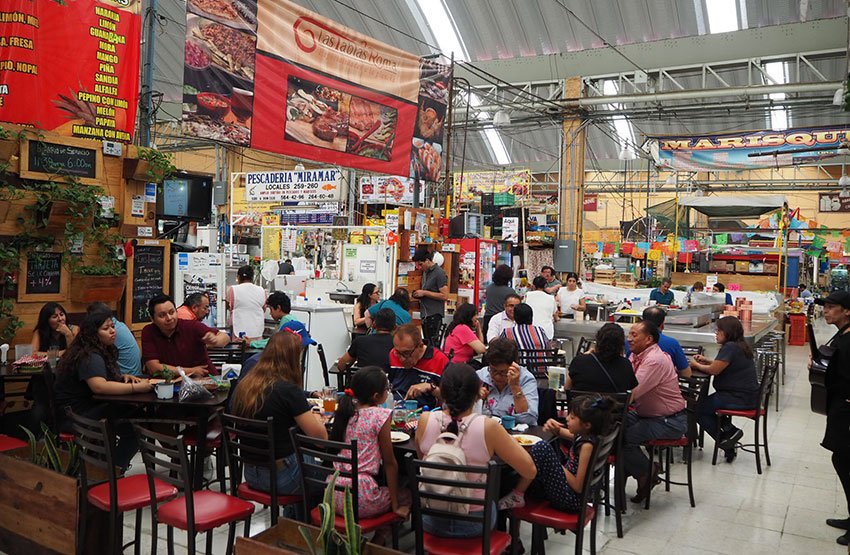 The Sunday crowd at Las Tablas Roma.