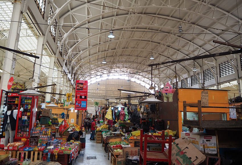 The high ceilings and uncrowded passageways of Mercado Abelardo Rodríguez.