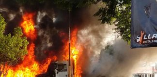 The semi burns after this morning's accident in Morelos.