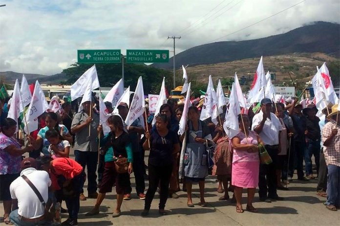A highway blockade — one of many — protesting delay in delivery of fertilizer.