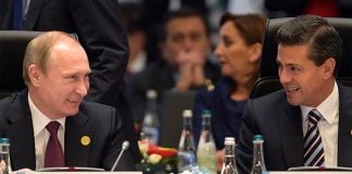 Peña Nieto and Russia's Vladimir Putin enjoy a moment at a G20 conference.