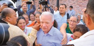 Warm welcome for ex-governor.