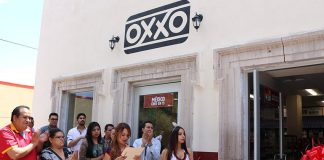 Ribbon-cutting ceremony for new Oxxo store in Zacatecas.