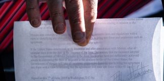 The photo of Trump's 'secret agreement.'