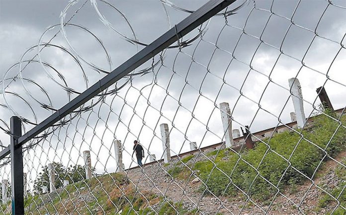 The fence surrounding a migrant shelter in Tlaxcala.