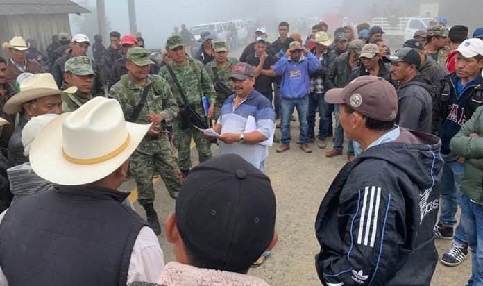Soldiers and police have been held captive by farmers in Guerrero since Friday.