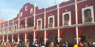 Angry citizens at the municipal palace in Zaachila, Oaxaca.